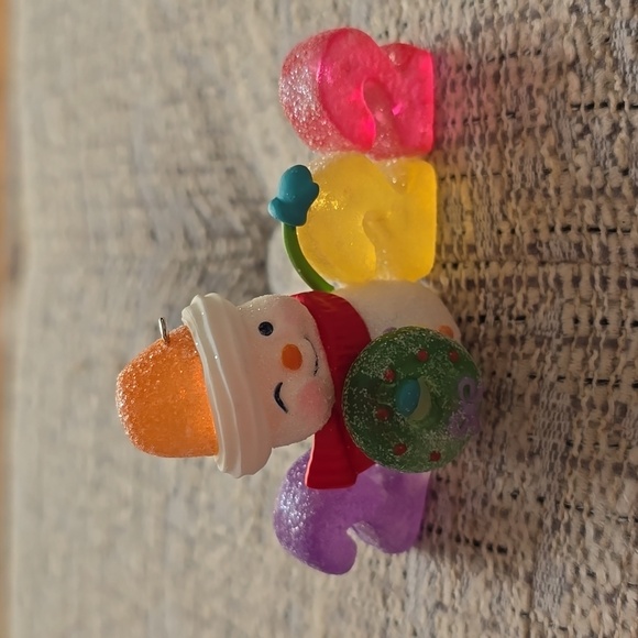 HALLMARK COLLECTIBLE KEEPSAKE "SWEET DECADE" CHRISTMAS TREE ORNAMENT - Picture 3 of 11